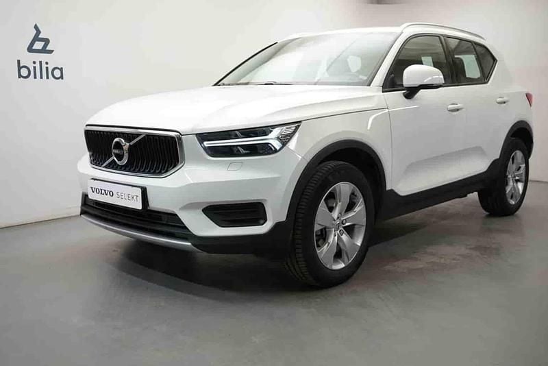 Vit Begagnad 2022 Volvo XC40 SUV | 309 900 kr - Bild 1/1