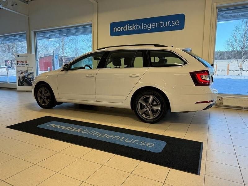 Begagnad Skoda Octavia Ambition 150 HK (110 kW) 2019 Vit Kombi