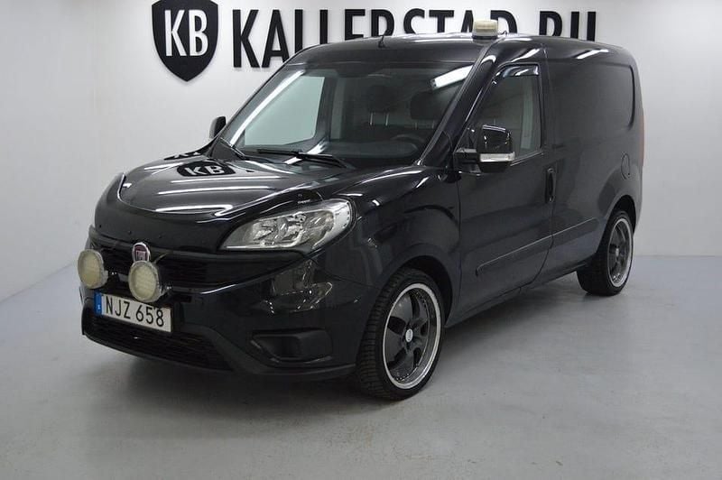 Svart Begagnad 2016 Fiat Doblò Minibuss | 47 900 kr (Marknadspris) - Bild 1/4