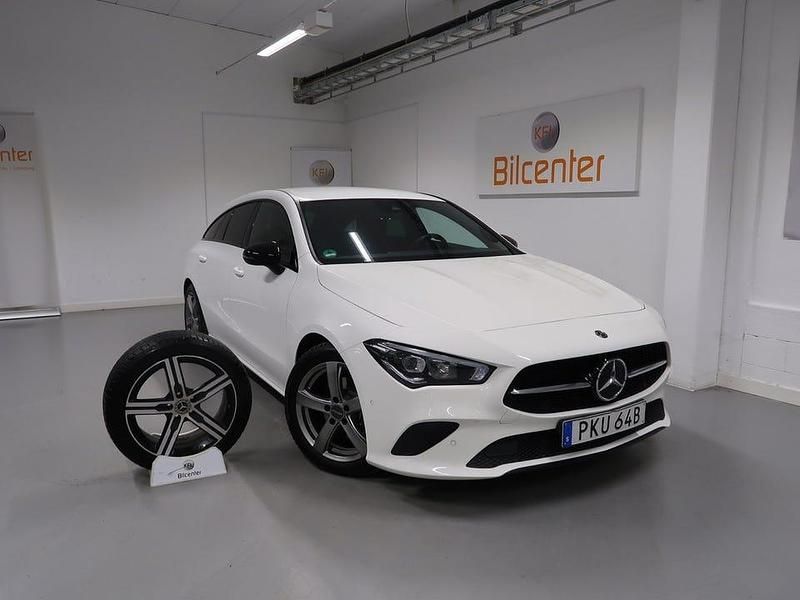 Vit Begagnad 2019 Mercedes 180 Sedan | 269 900 kr - Bild 1/3