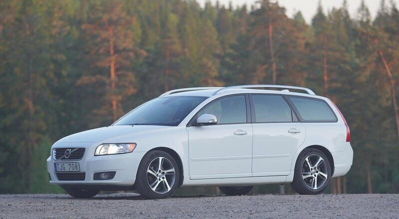 Vit Begagnad 2012 Volvo V50 Momentum Kombi | 49 900 kr (Marknadspris) - Bild 1/4