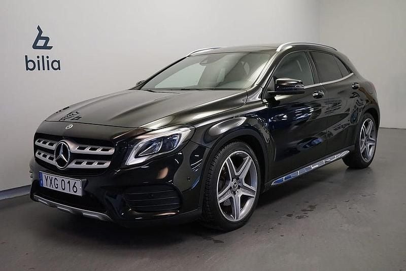 Svart Begagnad 2017 Mercedes GLA220 AMG SUV | 229 500 kr (Marknadspris) - Bild 1/4