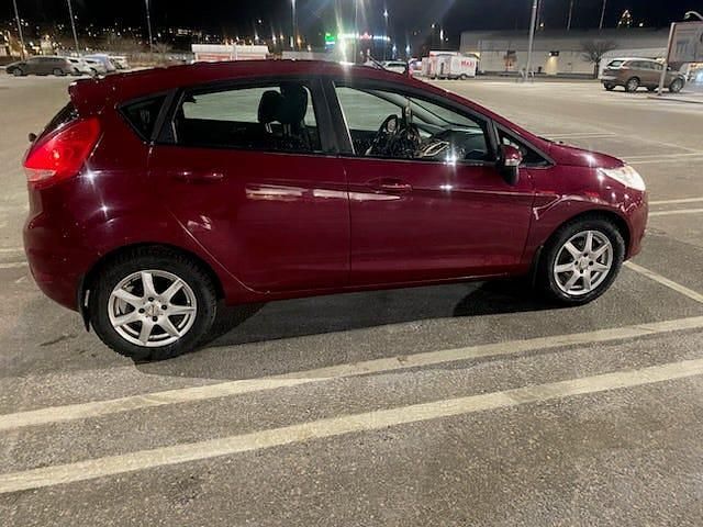 Begagnad 2009 Ford Fiesta Halvkombi | 49 000 kr (Marknadspris) - Bild 1/4