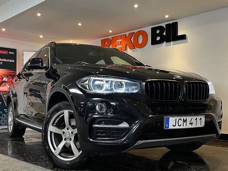 Svart Begagnad 2015 BMW X6 SUV | 369 900 kr (Dyr) - Bild 1/4