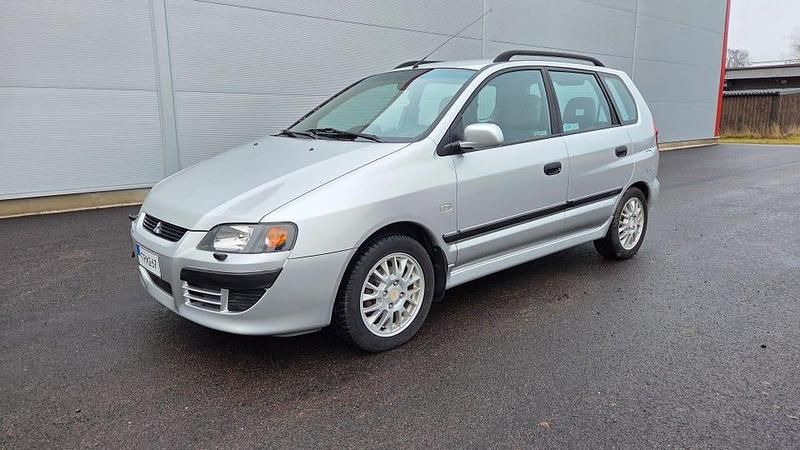 Silvermetallic Begagnad 2003 Mitsubishi Space Star Halvkombi | 30 000 kr (Marknadspris) - Bild 1/4