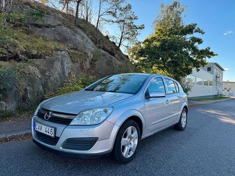 Grå Begagnad 2006 Opel Astra Halvkombi | 16 500 kr (Marknadspris) - Bild 1/4