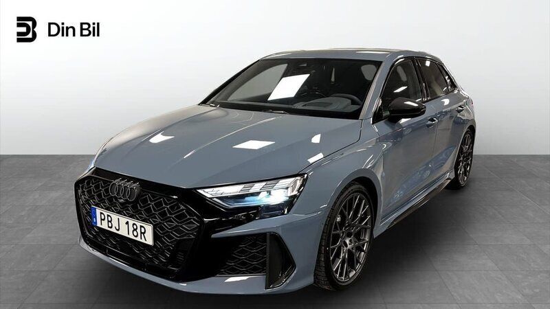 Grå Ny 2024 Audi RS3 Sportback Sport Halvkombi | 789 000 kr (Superpris) - Bild 1/4