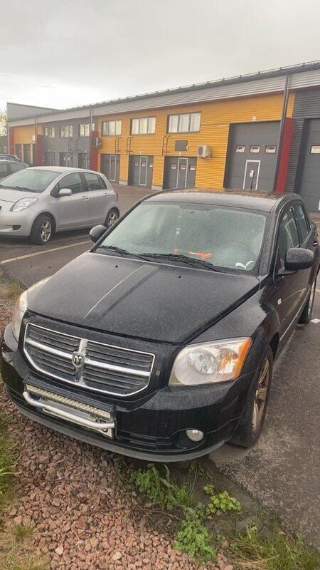 Svart Begagnad 2010 Dodge Caliber SUV | 35 000 kr (Lite dyr) - Bild 1/4