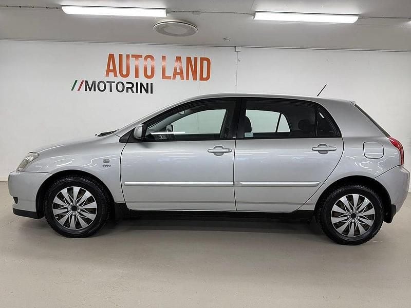 Begagnad Toyota Corolla 97 HK (71 kW) 2003 Silver Halvkombi