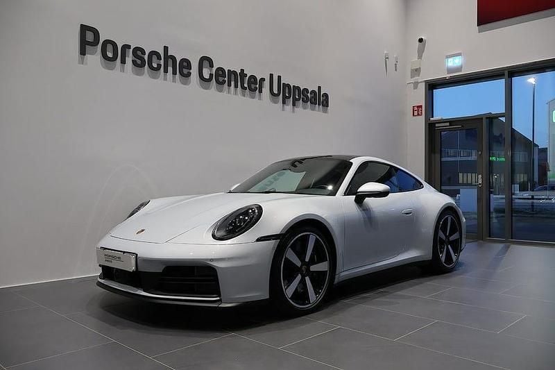 Begagnad Porsche 911 Carrera S 480 HK (353 kW) 2025 Ljusgrå Sportkupé
