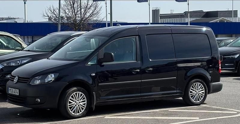 Svart Begagnad 2015 VW Caddy Maxi Minibuss | 120 000 kr - Bild 1/4