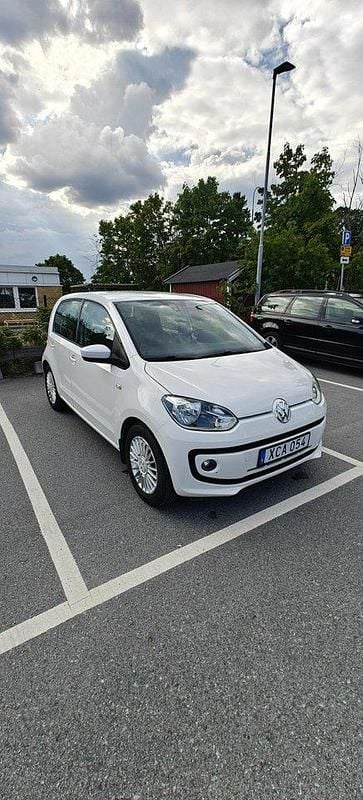 Vit Begagnad 2013 VW up! high up! Halvkombi | 42 000 kr (Marknadspris) - Bild 1/4