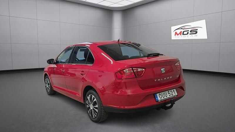 Begagnad Seat Toledo 105 HK (77 kW) 2015 Röd Sedan