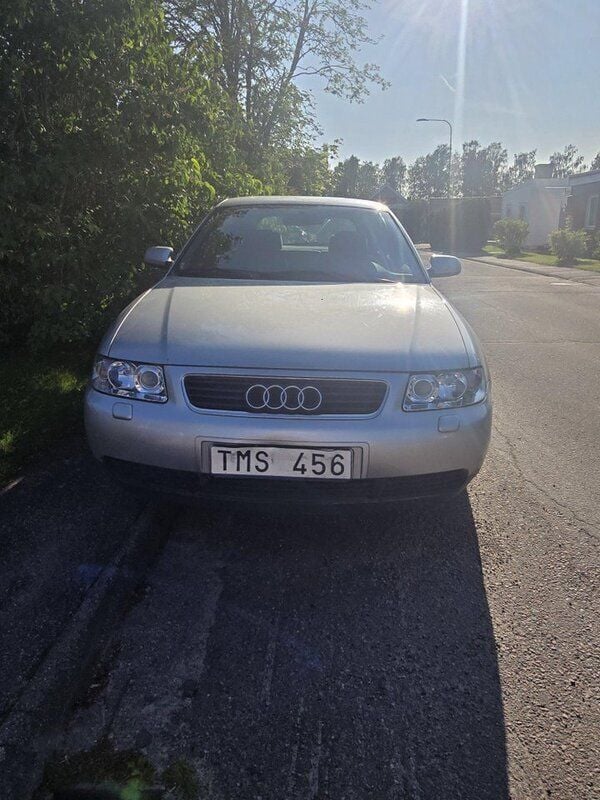 Silver Begagnad 2003 Audi A3 Halvkombi | 9 500 kr (Superpris) - Bild 1/4