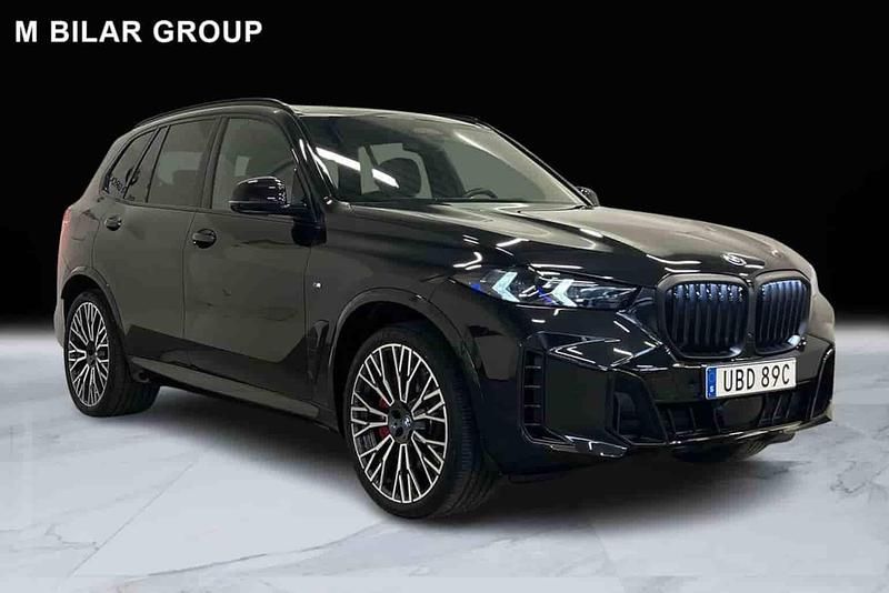 Svart Begagnad 2025 BMW X5 SUV | 1 099 000 kr - Bild 1/1