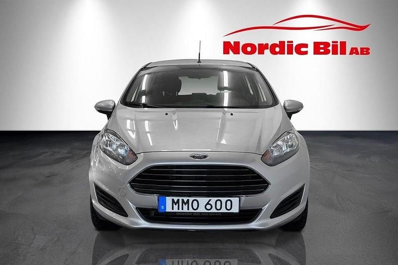 Begagnad Ford Fiesta Trend 81 HK (59 kW) 2014 Grå Halvkombi
