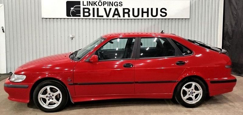 Röd Begagnad 2000 Saab 9-3 Halvkombi | 44 900 kr (Dyr) - Bild 1/4