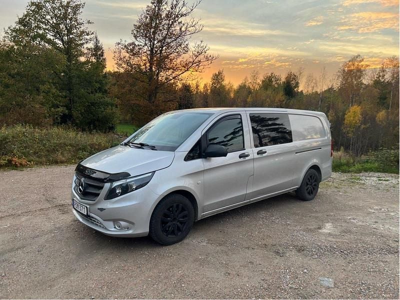 Silver Begagnad 2018 Mercedes Vito Minibuss | 210 000 kr (Lite dyr) - Bild 1/4