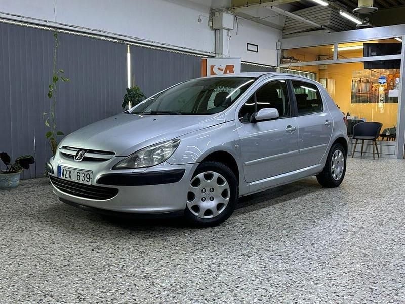 Ljusgrå (grå) Begagnad 2006 Peugeot 307 Halvkombi | 29 900 kr (Marknadspris) - Bild 1/4