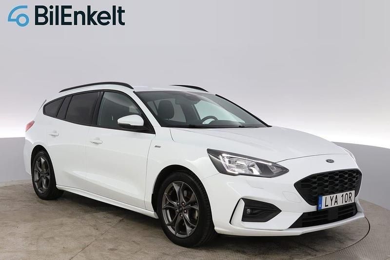 Vit Begagnad 2020 Ford Focus ST-Line Kombi | 208 900 kr (Lite dyr) - Bild 1/4