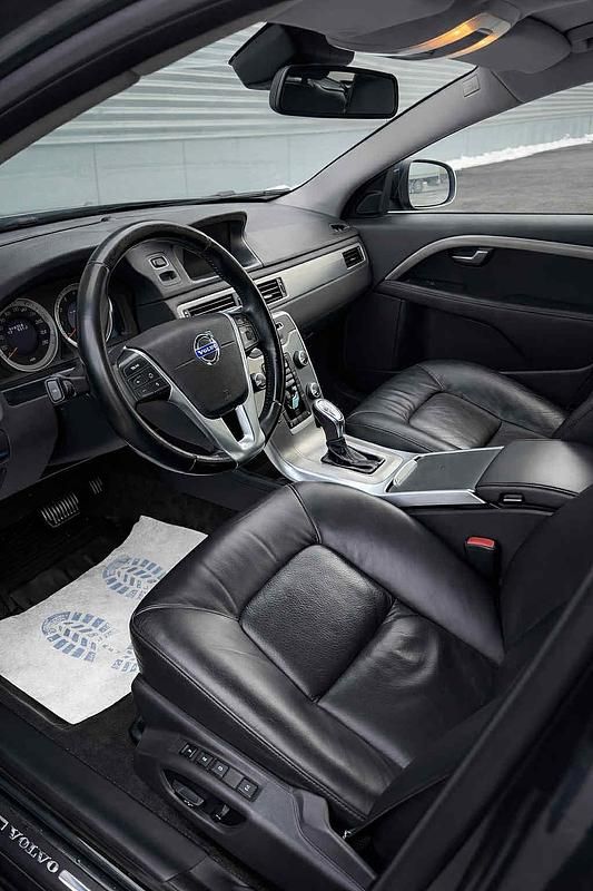 Begagnad Volvo V70 Summum 179 HK (131 kW) 2012 Grå Kombi