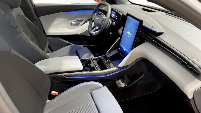 Begagnad Ford Explorer 250 kW (340 HK) 2024 Vit (white) SUV