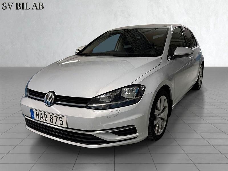 Silver Begagnad 2017 VW Golf VII Halvkombi | 134 900 kr (Marknadspris) - Bild 1/4