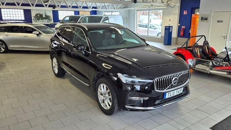 Begagnad Volvo XC60 Core 350 HK (257 kW) 2022 Svart SUV