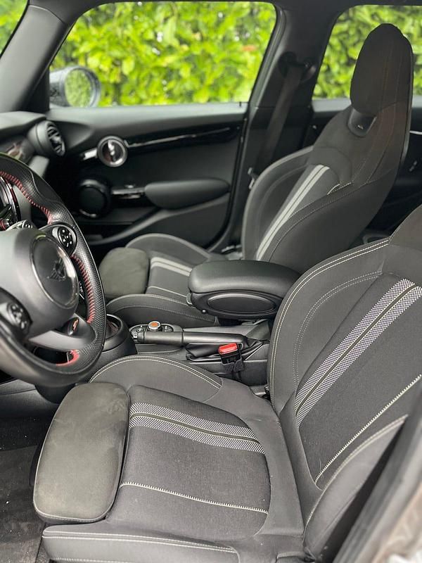 Begagnad Mini John Cooper Works 192 HK (141 kW) 2020 Halvkombi