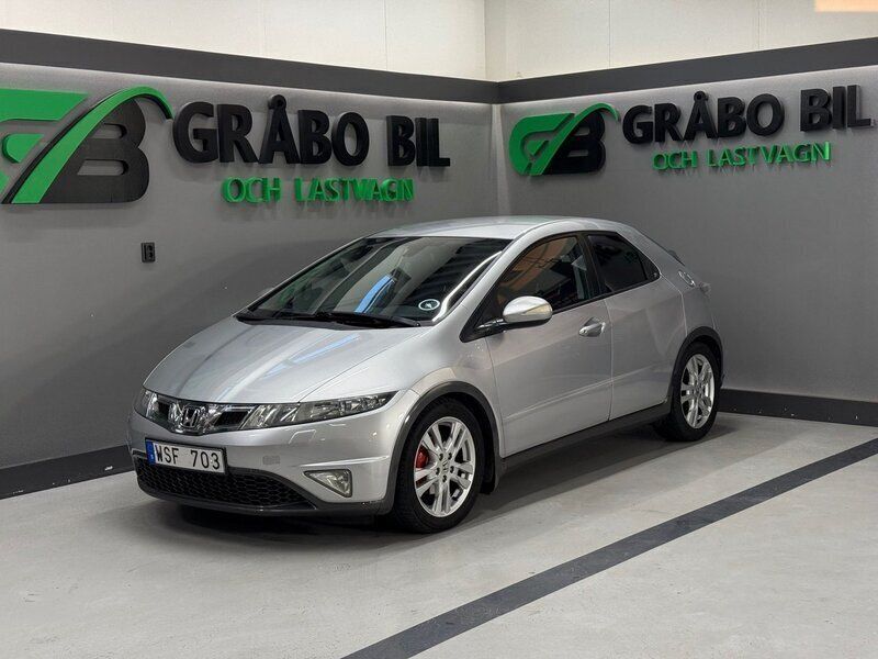 Silver Begagnad 2009 Honda Civic Sport Halvkombi | 99 900 kr (Dyr) - Bild 1/4