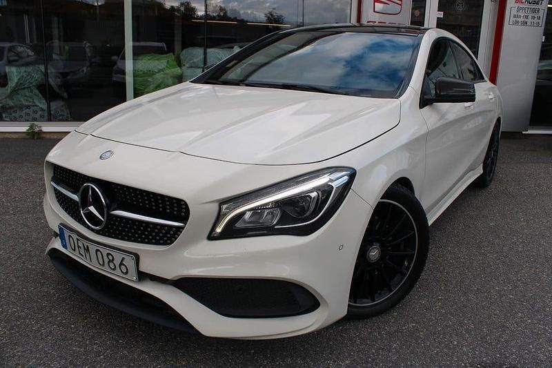 Vit Begagnad 2017 Mercedes CLA220 AMG Sedan | 194 900 kr (Marknadspris) - Bild 1/4