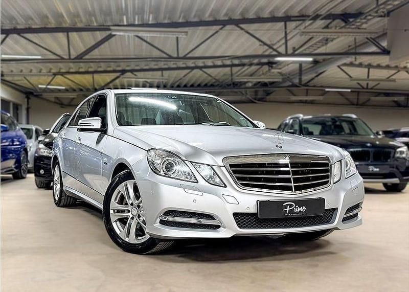 Silver Begagnad 2012 Mercedes E220 Sedan | 149 900 kr (Marknadspris) - Bild 1/4