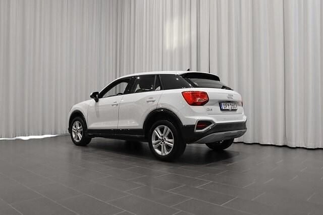 Begagnad Audi Q2 Advanced Plus 150 HK (110 kW) 2023 Glaciärvit metallic SUV