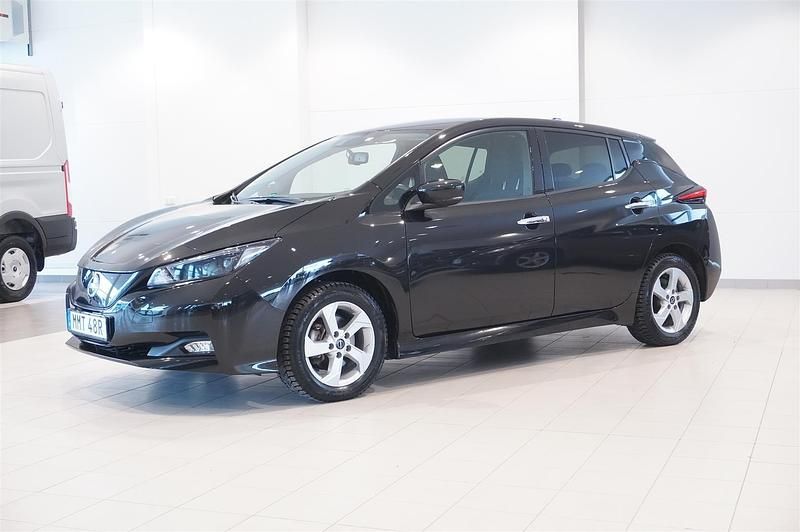 Svart Begagnad 2023 Nissan Leaf Acenta Halvkombi | 198 800 kr (Marknadspris) - Bild 1/4