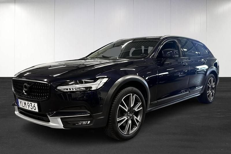Mörkblå (blue) Begagnad 2017 Volvo V90 CC Inscription Kombi | 249 000 kr (Bra pris) - Bild 1/4
