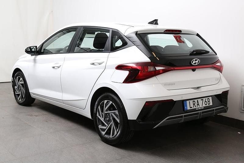Begagnad Hyundai i20 Essential 101 HK (74 kW) 2024 Vit Halvkombi
