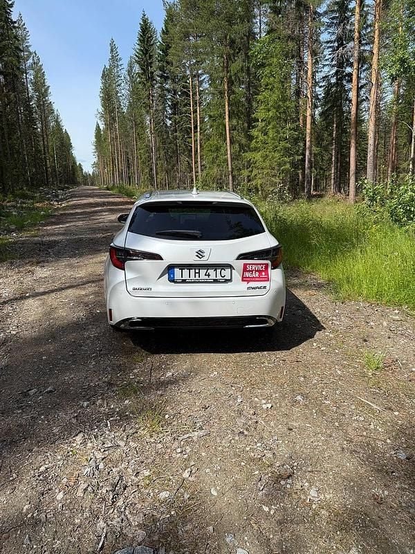 Begagnad Suzuki Swace 141 HK (103 kW) 2024 Vit Kombi