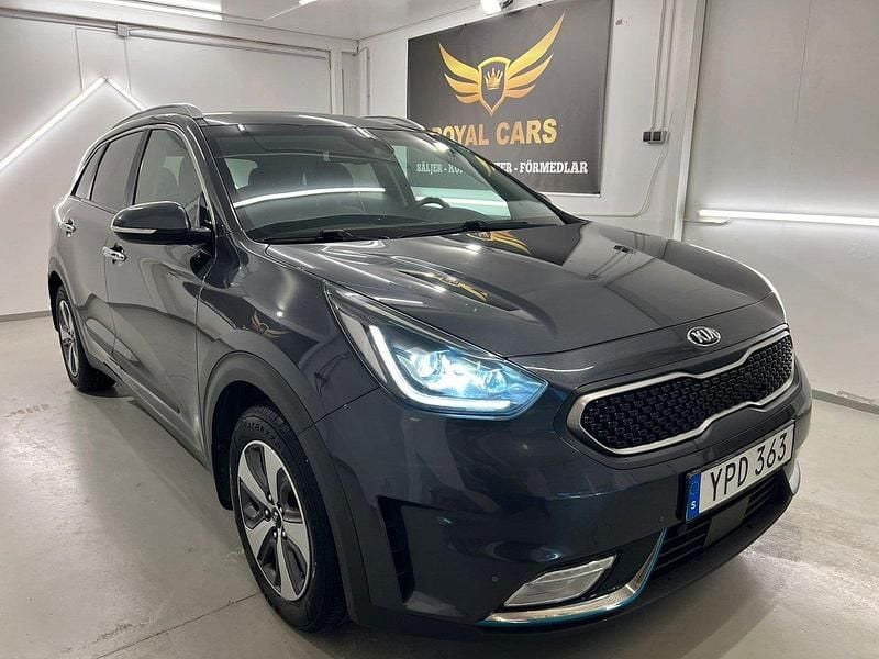 Grå Begagnad 2018 Kia Niro 2 SUV | 139 990 kr (Marknadspris) - Bild 1/4