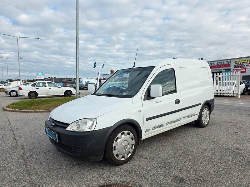 Vit Begagnad 2010 Opel Combo Minibuss | 28 900 kr (Marknadspris) - Bild 1/4