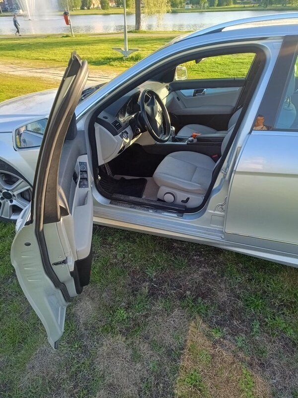 Silver Begagnad 2010 Mercedes C220 Avantgarde Kombi | 48 000 kr (Marknadspris) - Bild 1/4