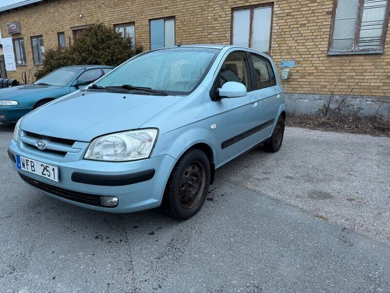 Ljusblå Begagnad 2004 Hyundai Getz Halvkombi | 12 900 kr (Marknadspris) - Bild 1/4