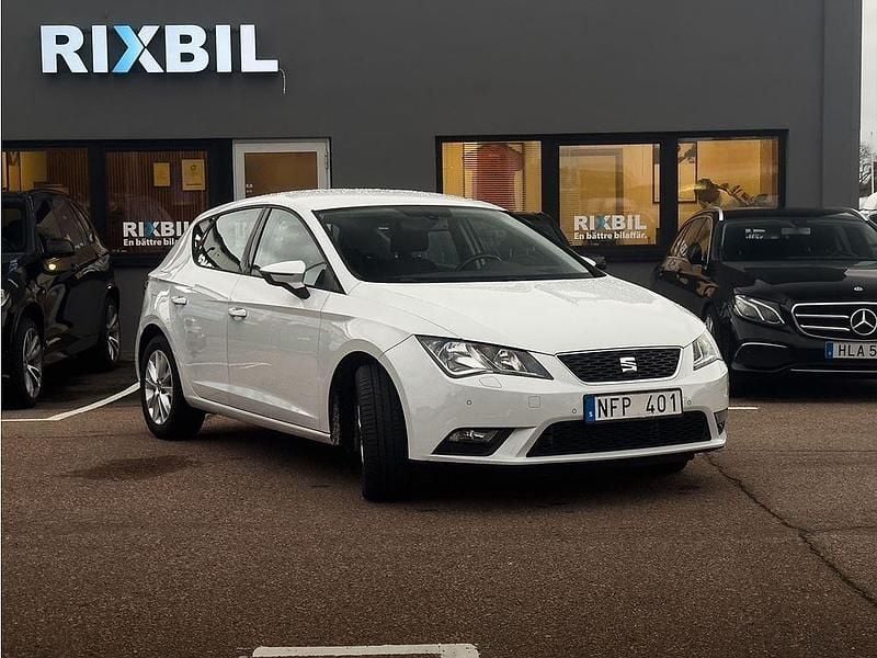 Vit Begagnad 2013 Seat Leon Halvkombi | 89 900 kr (Lite dyr) - Bild 1/4