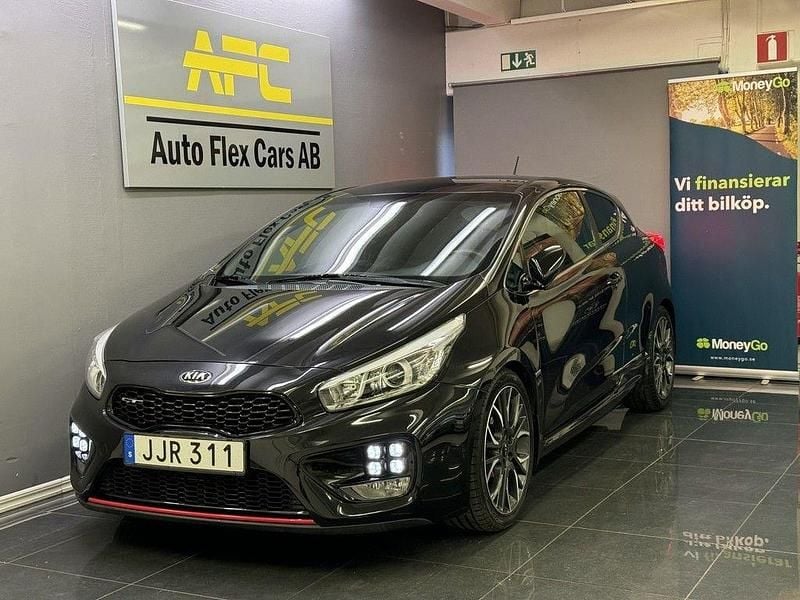 Svart Begagnad 2013 Kia ProCeed GT 2 Halvkombi | 94 900 kr (Marknadspris) - Bild 1/4