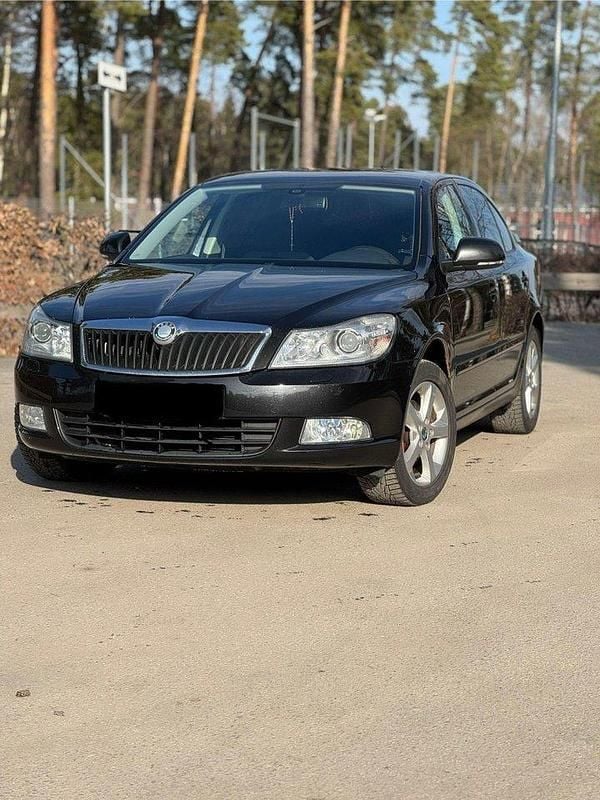 Svart Begagnad 2011 Skoda Octavia Elegance Halvkombi | 39 000 kr (Bra pris) - Bild 1/4