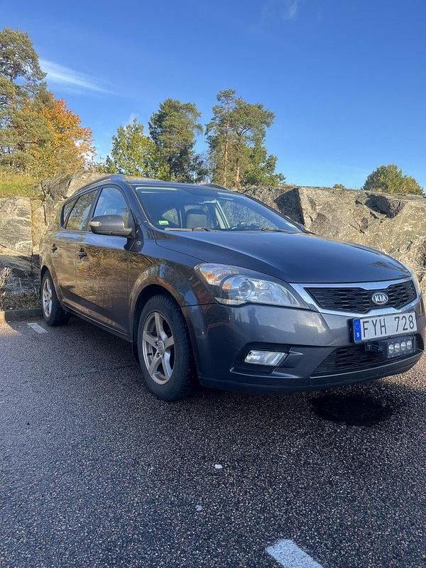 Grå Begagnad 2010 Kia Ceed Sportswagon 4 Kombi | 24 000 kr (Bra pris) - Bild 1/4
