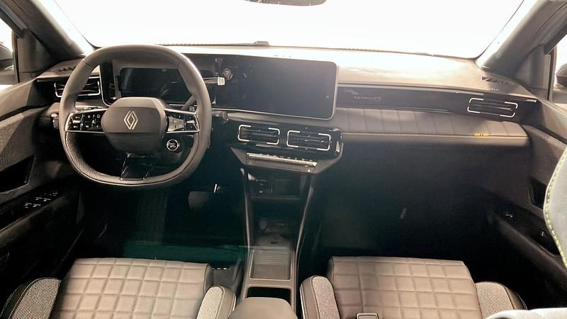 Begagnad Renault R4 Iconic 110 kW (150 HK) 2025 Halvkombi