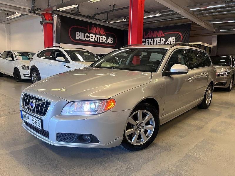 Grå Begagnad 2011 Volvo V70 Momentum Kombi | 69 000 kr (Marknadspris) - Bild 1/4