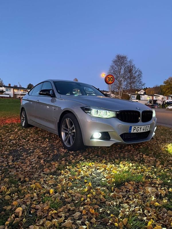 Begagnad 2017 BMW 320 Gran Turismo Halvkombi | 191 000 kr (Marknadspris) - Bild 1/4