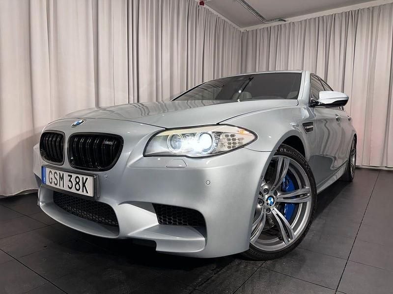 Begagnad BMW M5 561 HK (412 kW) 2013 Silver Sedan