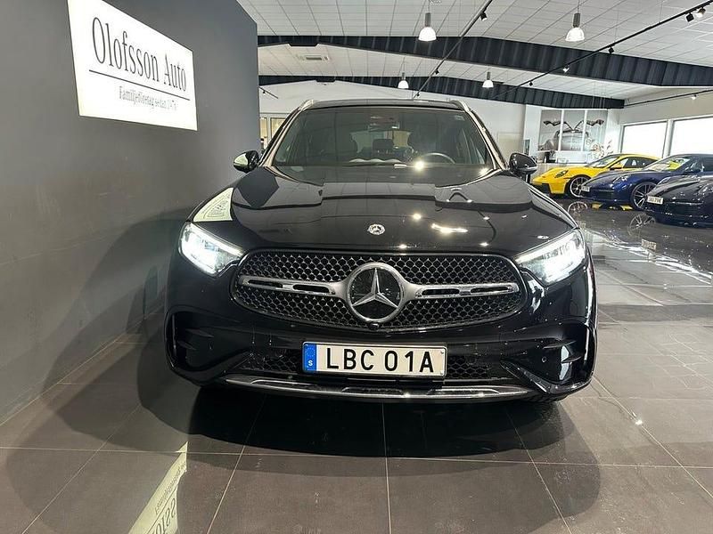 Begagnad Mercedes GLC300 Advanced Plus 313 HK (230 kW) 2025 Obsidiansvart metallic